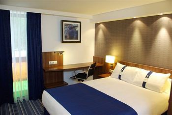 Holiday Inn Express Marseille Airport Vitrolles  Exterior photo