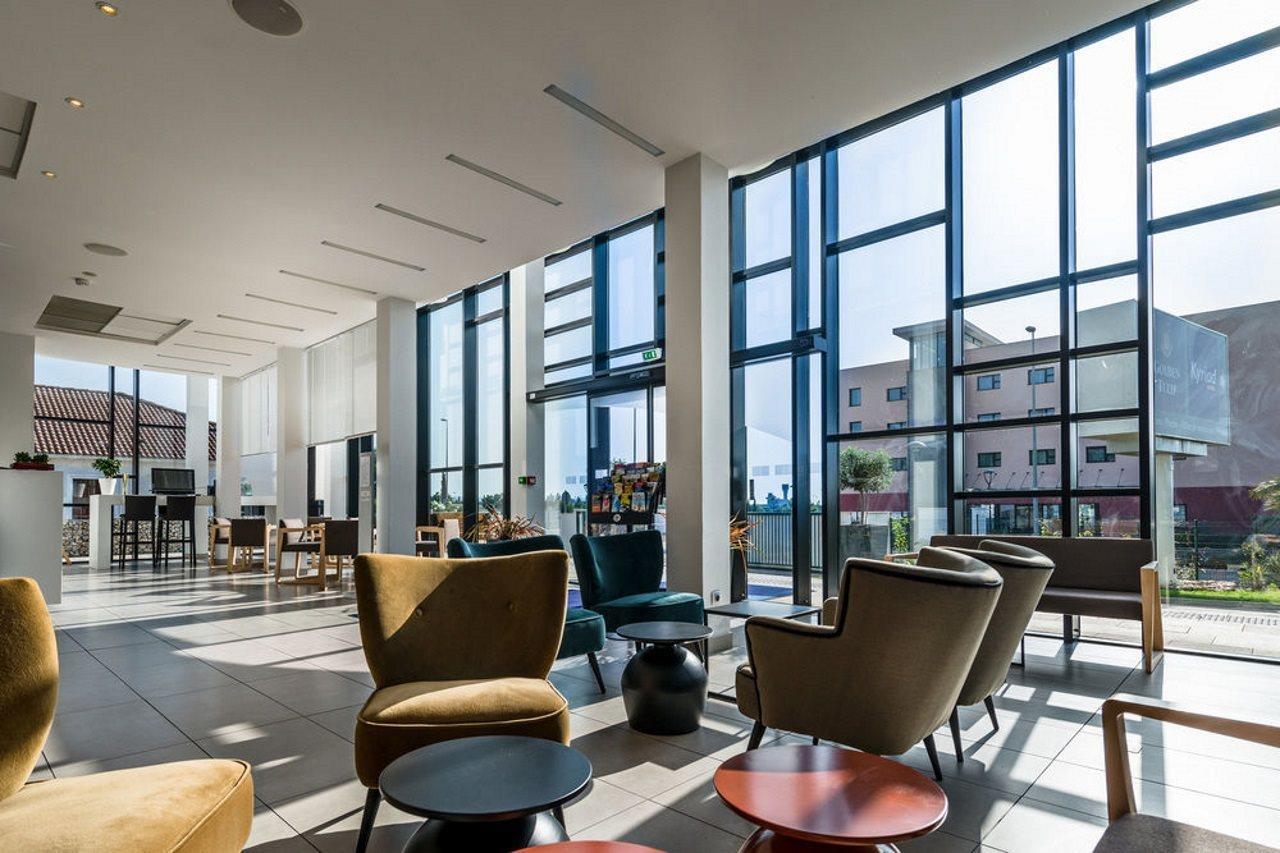 Holiday Inn Express Marseille Airport Vitrolles  Exterior photo